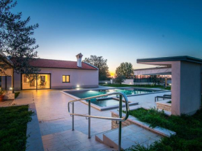 Beautiful Villa in Vrsar with Swimming Pool